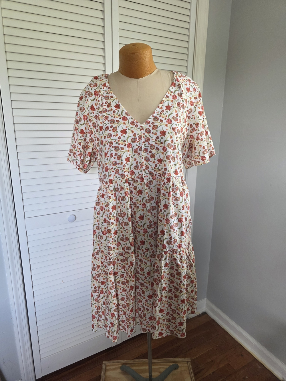 Old Navy Strawberry Print Fit & Flare Dress M Tall  Cotton Rayon Floral Softgirl